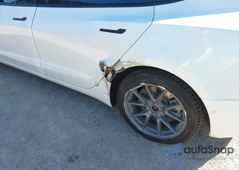 2022 Tesla Model 3 from USA, damaged, VIN 5YJ3E1EB0NF270918